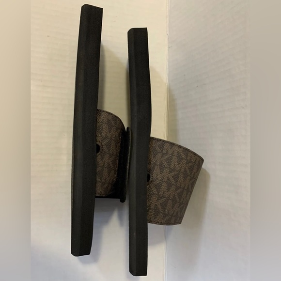 NWOT 🤎 MICHAEL KORS slides Womens Sandals Brown - Picture 11 of 11